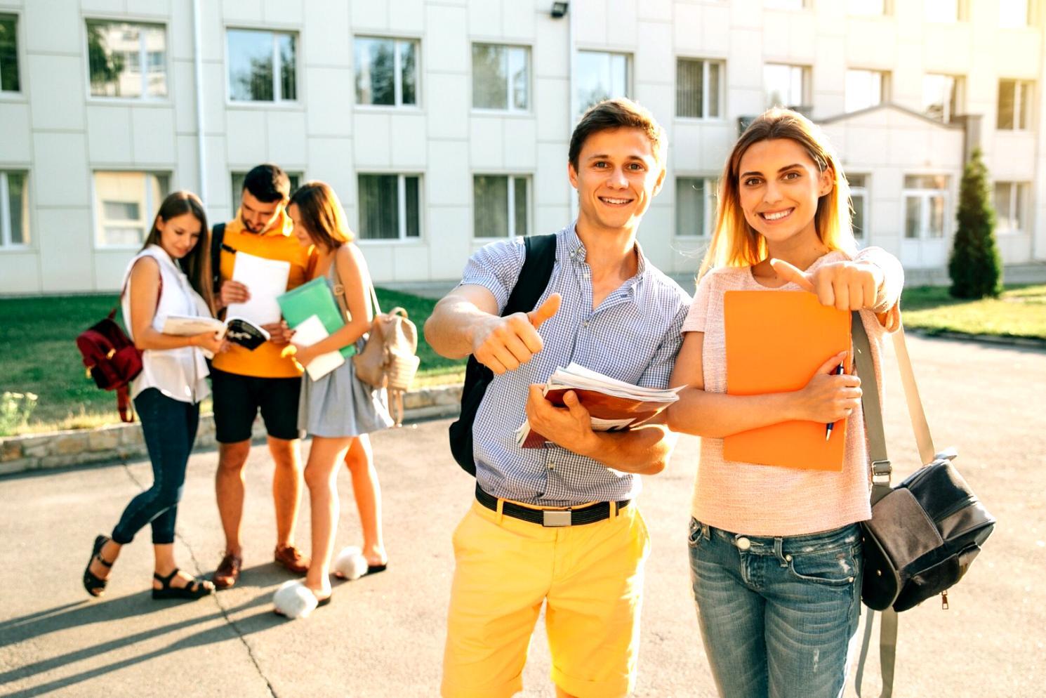 Professional financial analysis environment with modern technology